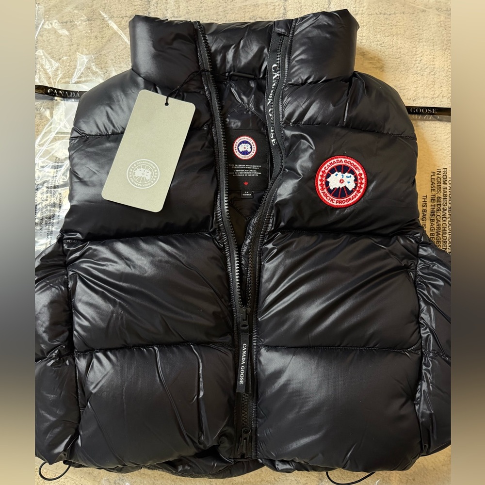 Canada Goose Cypress Puffer Vest - Picture 5 of 12